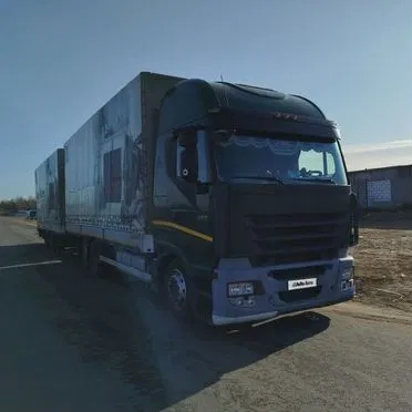 Тентованный грузовик 100 м³ IVECO Stralis, 2012